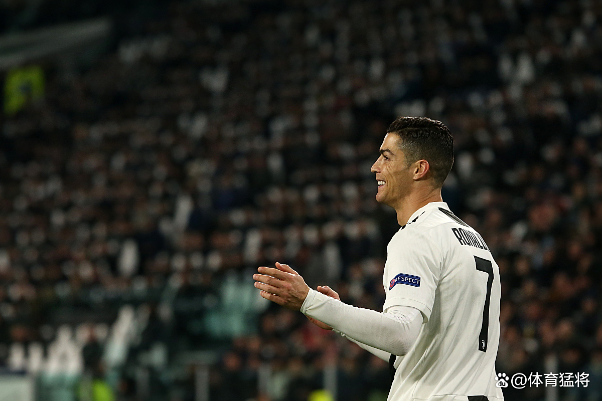  C罗在湖人比赛中战术调整，比分优势明显引发热议！